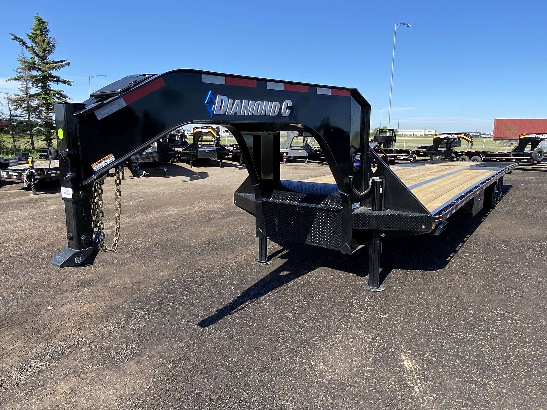2025 Diamond C 35' Hydraulic Dovetail Gooseneck Trailer
