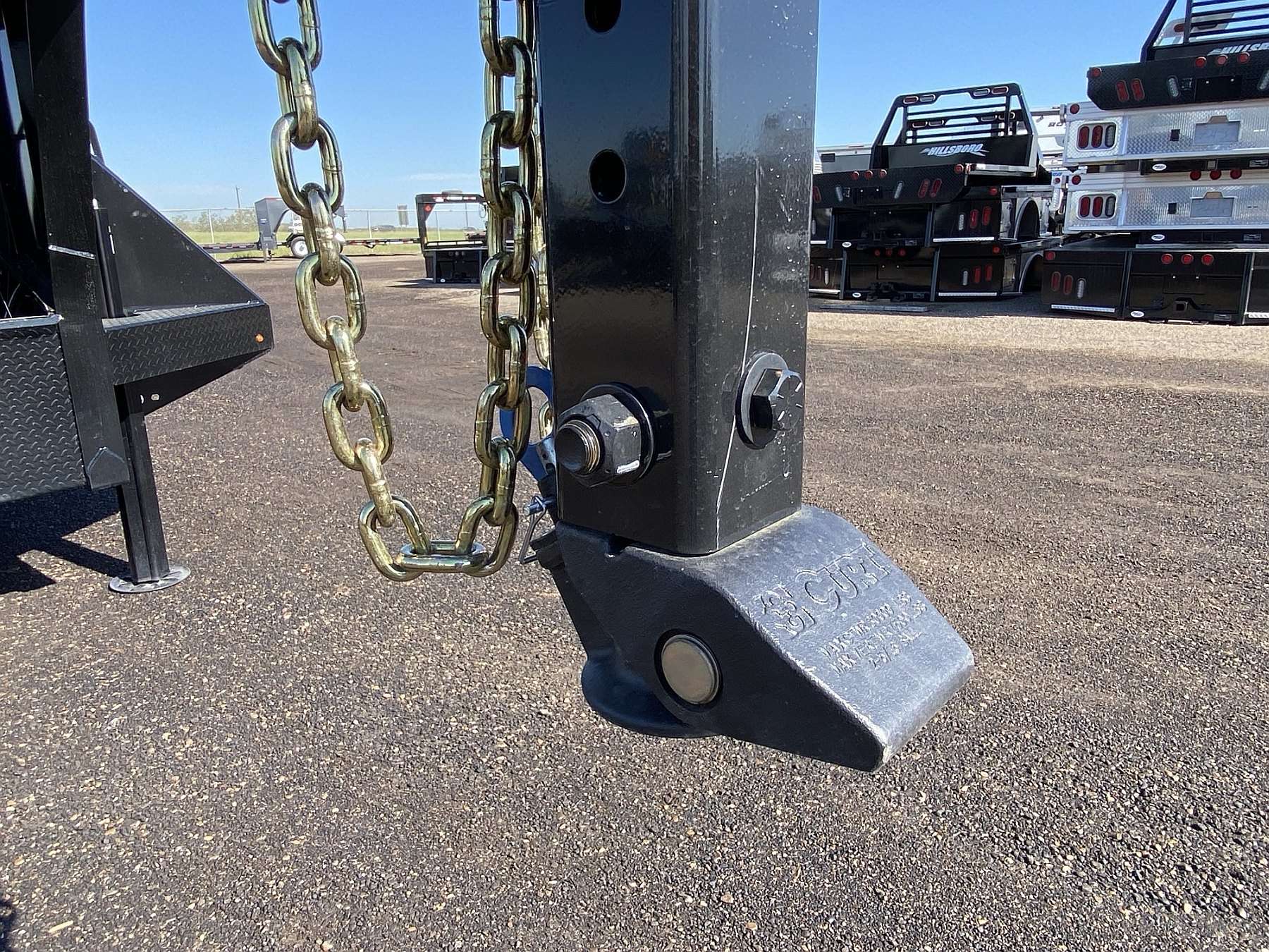 2025 Diamond C 35' Hydraulic Dovetail Gooseneck Trailer