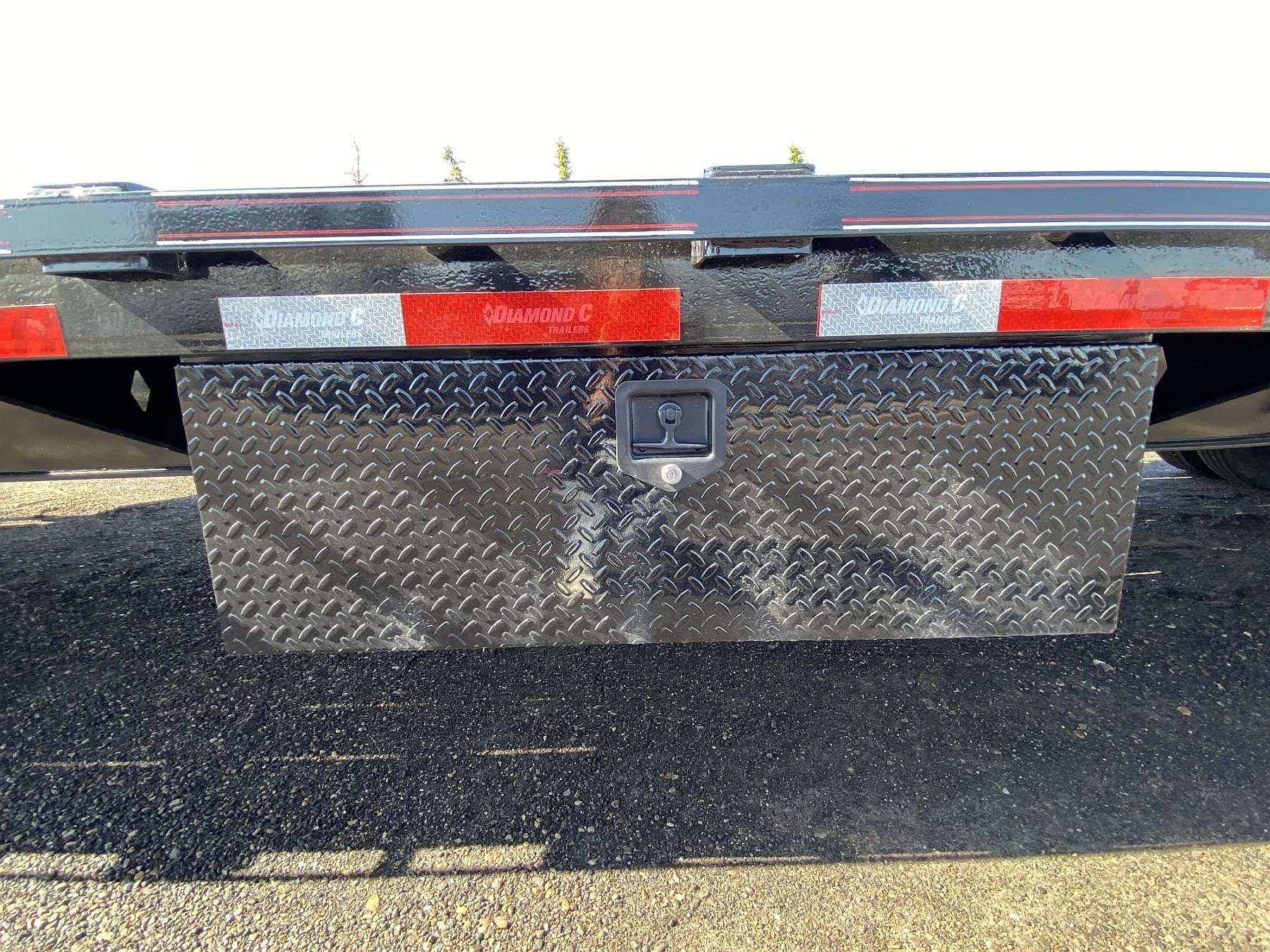 2025 Diamond C 35' Hydraulic Dovetail Gooseneck Trailer