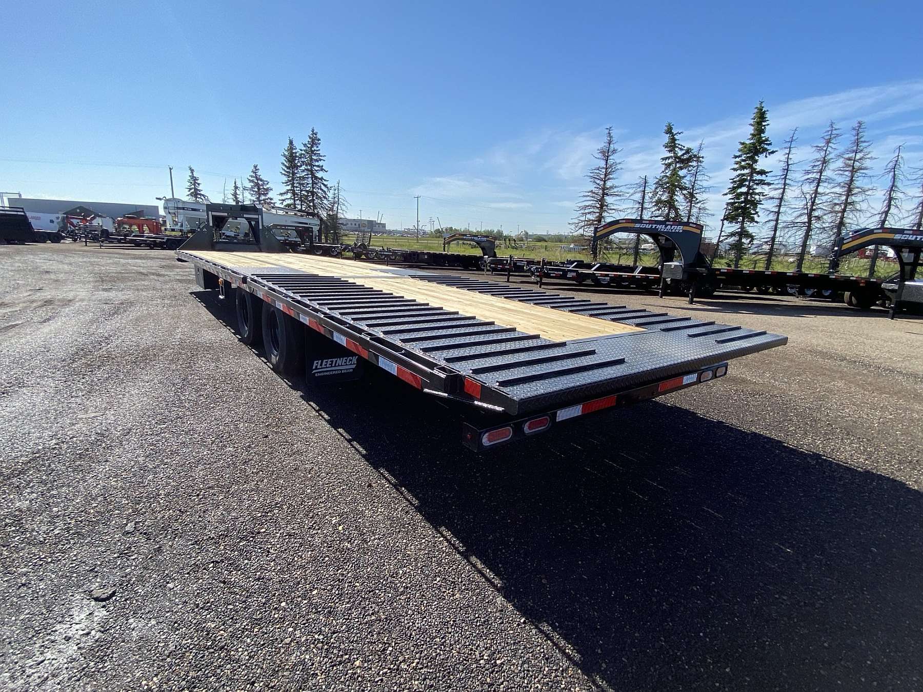2025 Diamond C 35' Hydraulic Dovetail Gooseneck Trailer