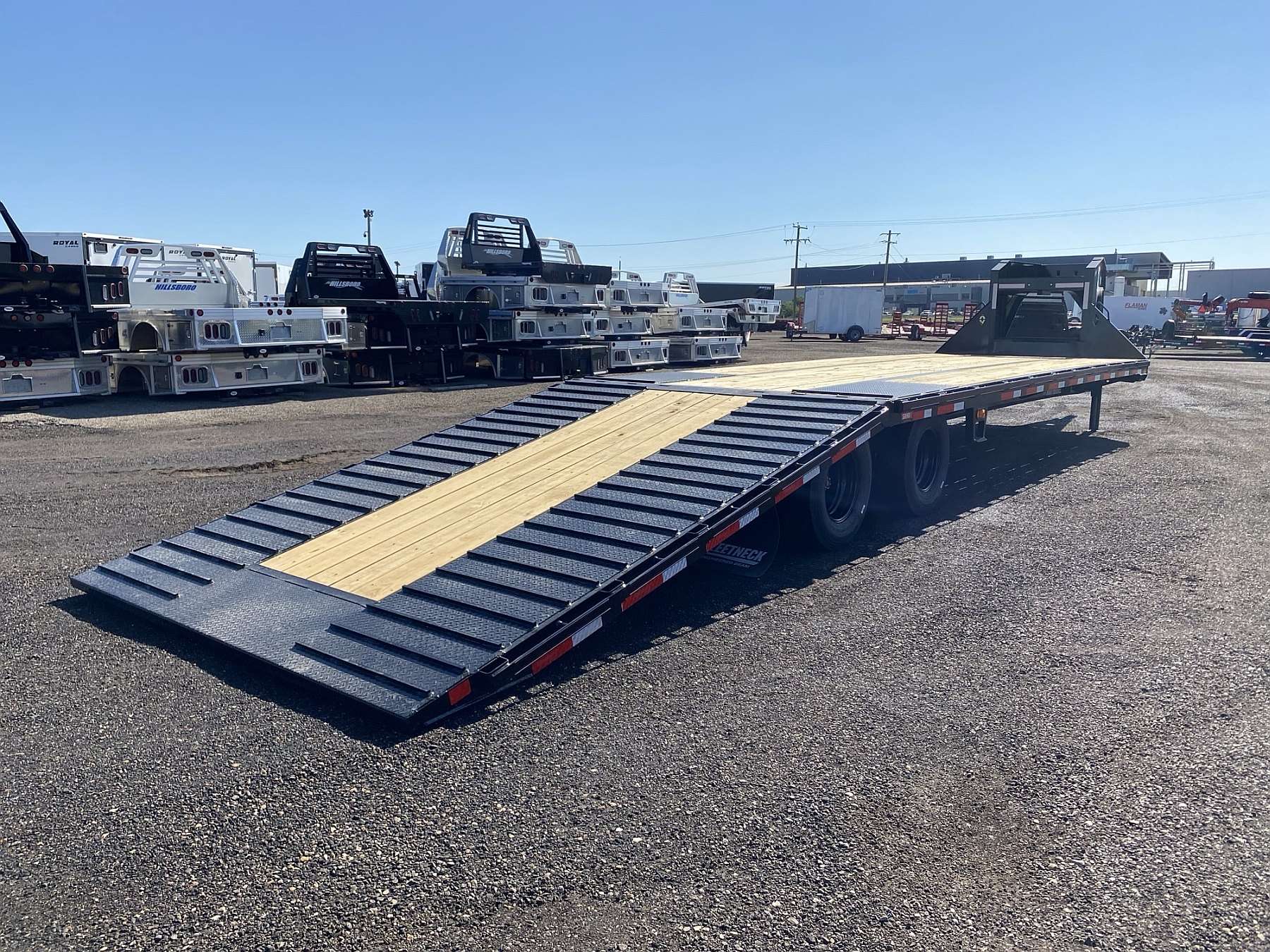 2025 Diamond C 35' Hydraulic Dovetail Gooseneck Trailer