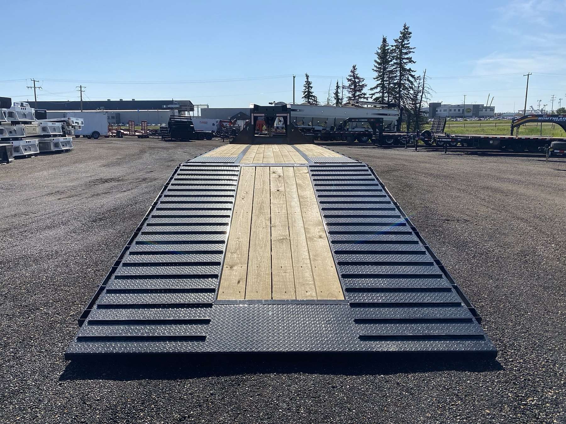 2025 Diamond C 35' Hydraulic Dovetail Gooseneck Trailer