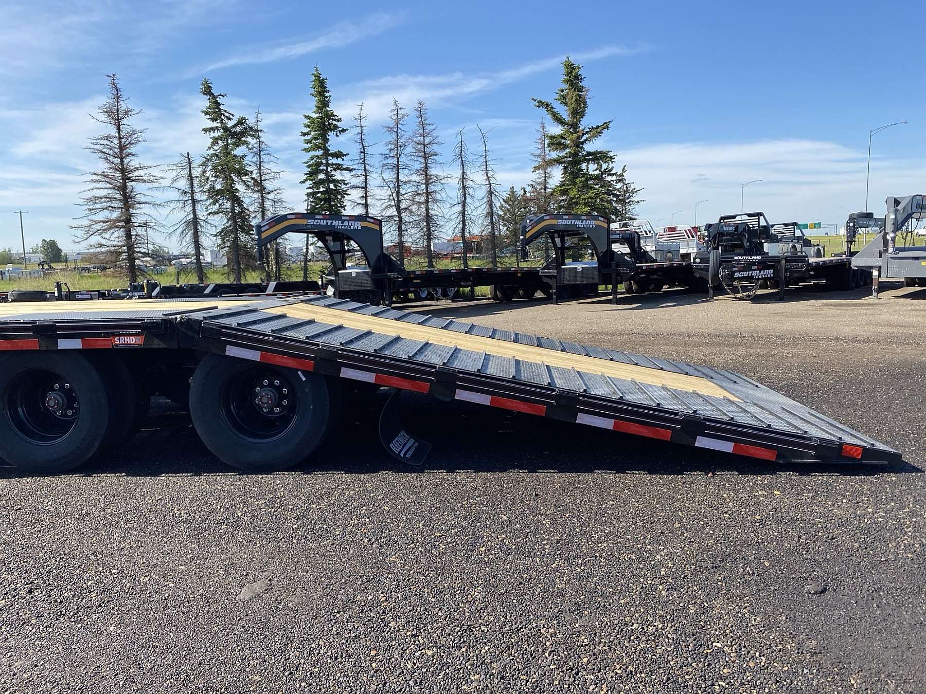 2025 Diamond C 35' Hydraulic Dovetail Gooseneck Trailer