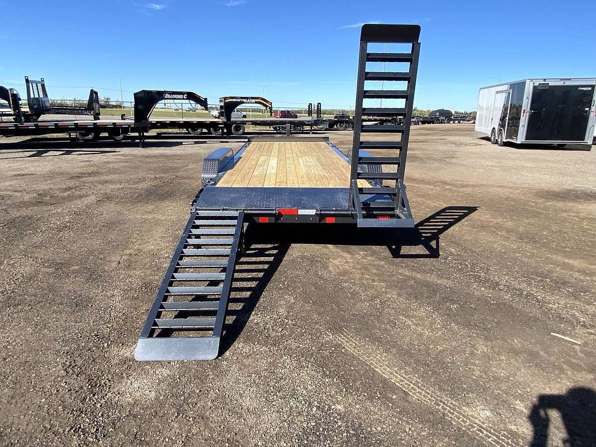 2025 Diamond C Baseline 20' Heavy Duty Equipment Trailer