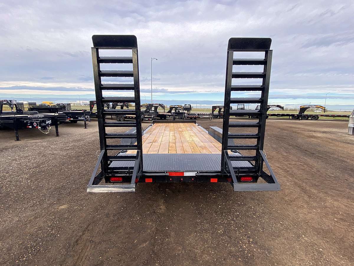2025 Diamond C Baseline 20' Heavy Duty Equipment Trailer