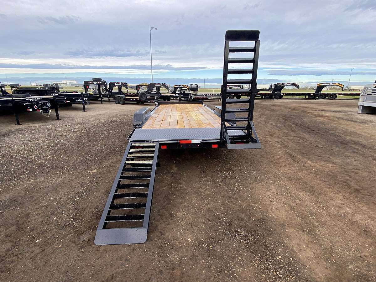 2025 Diamond C Baseline 20' Heavy Duty Equipment Trailer