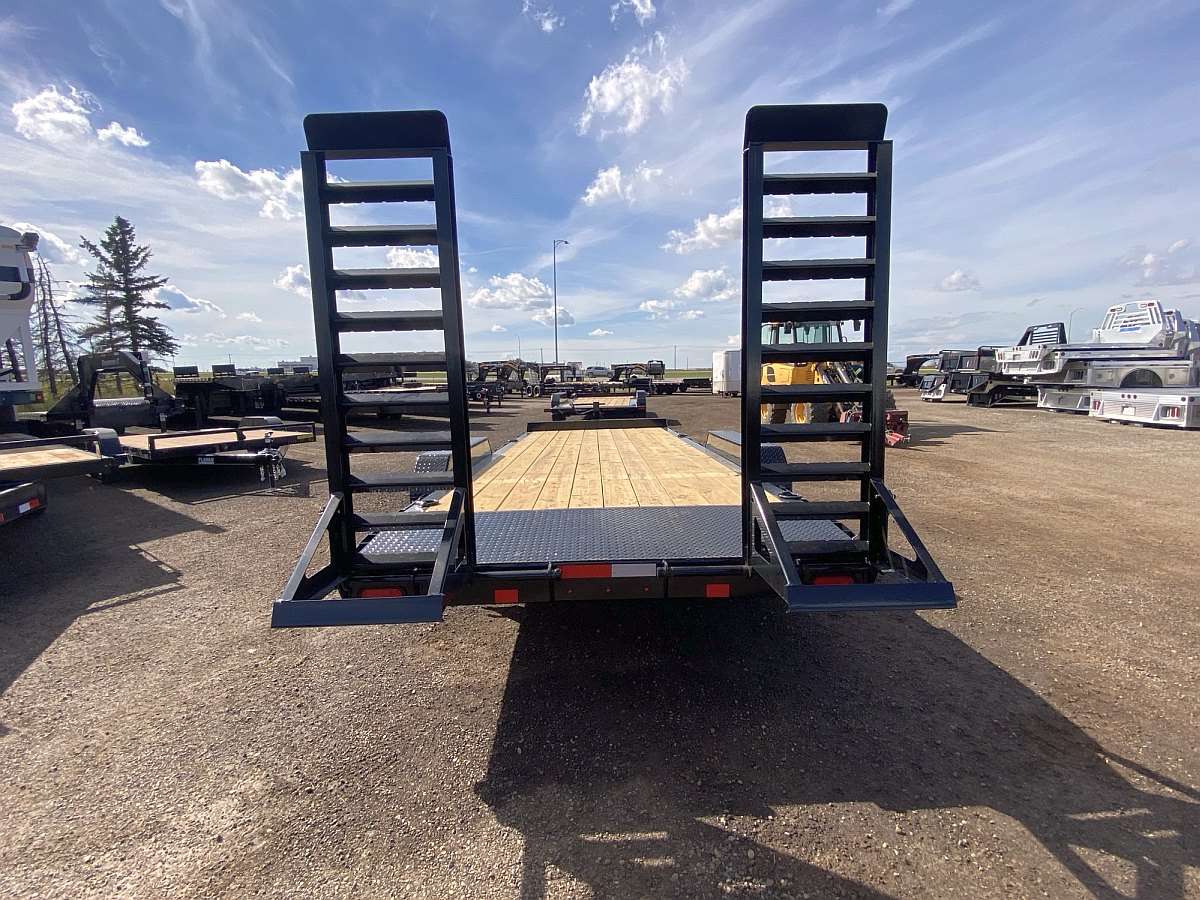 2025 Diamond C Baseline 20' Heavy Duty Equipment Trailer