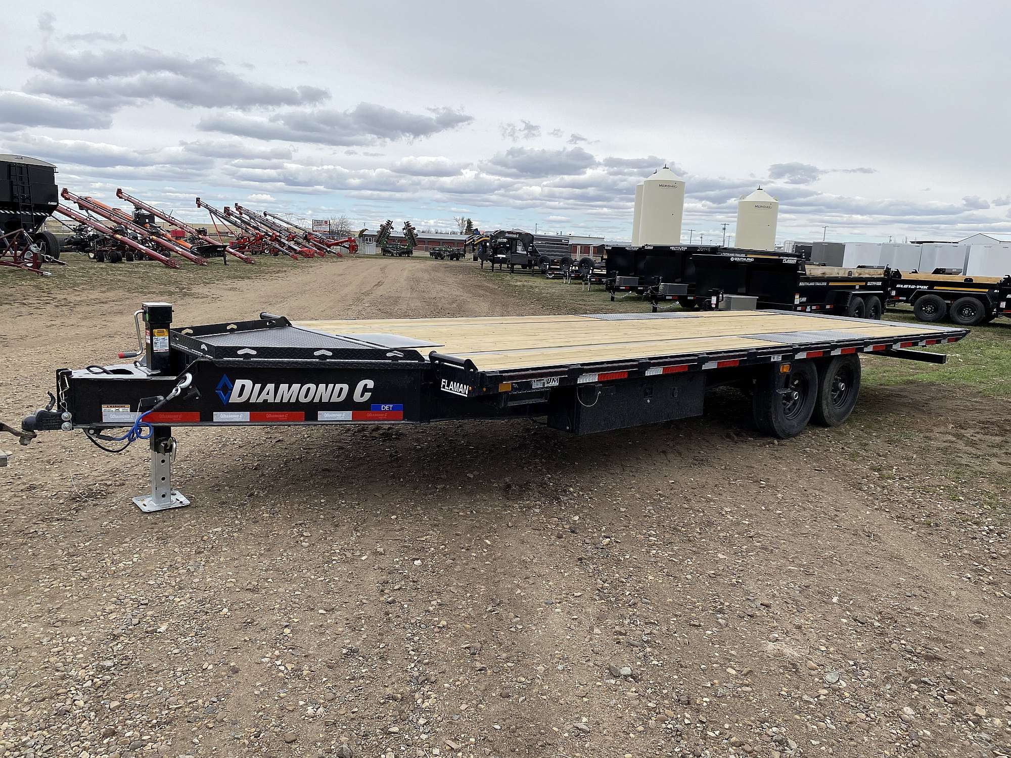 2025 Diamond C DET207 24' Tilt Deck Trailer