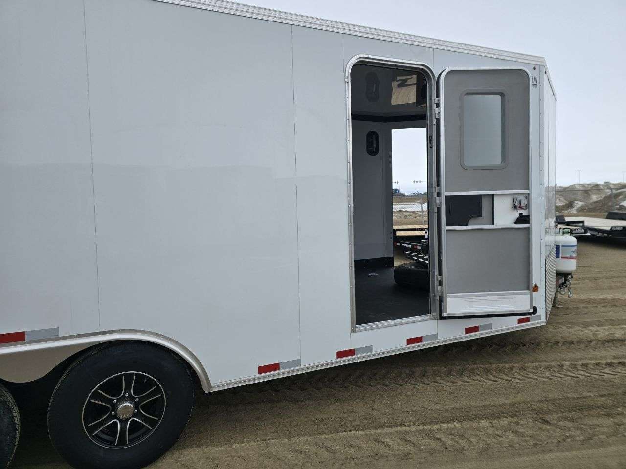 2025 Royal XR 8'6" x 22' + V-Nose Toy Hauler