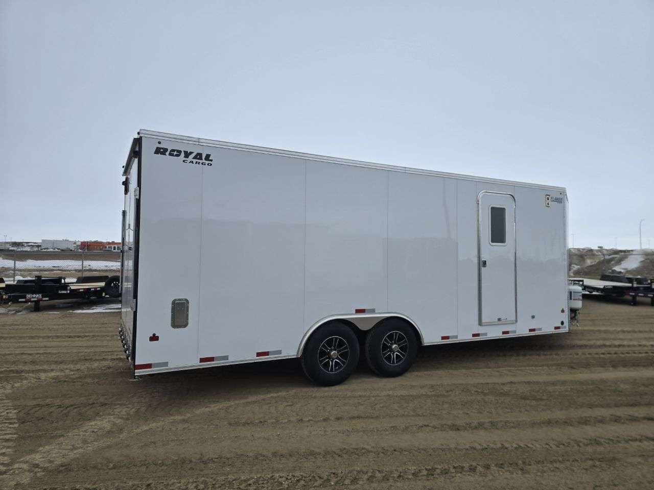 2025 Royal XR 8'6" x 22' + V-Nose Toy Hauler