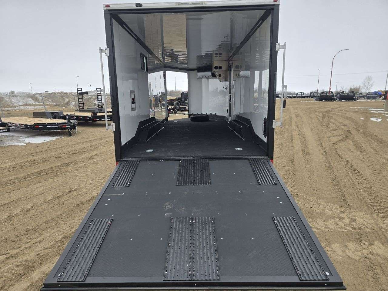 2025 Royal XR 8'6" x 22' + V-Nose Toy Hauler