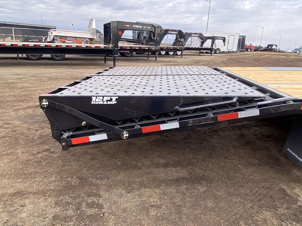 2025 Southland 26'+6' Gooseneck Trailer