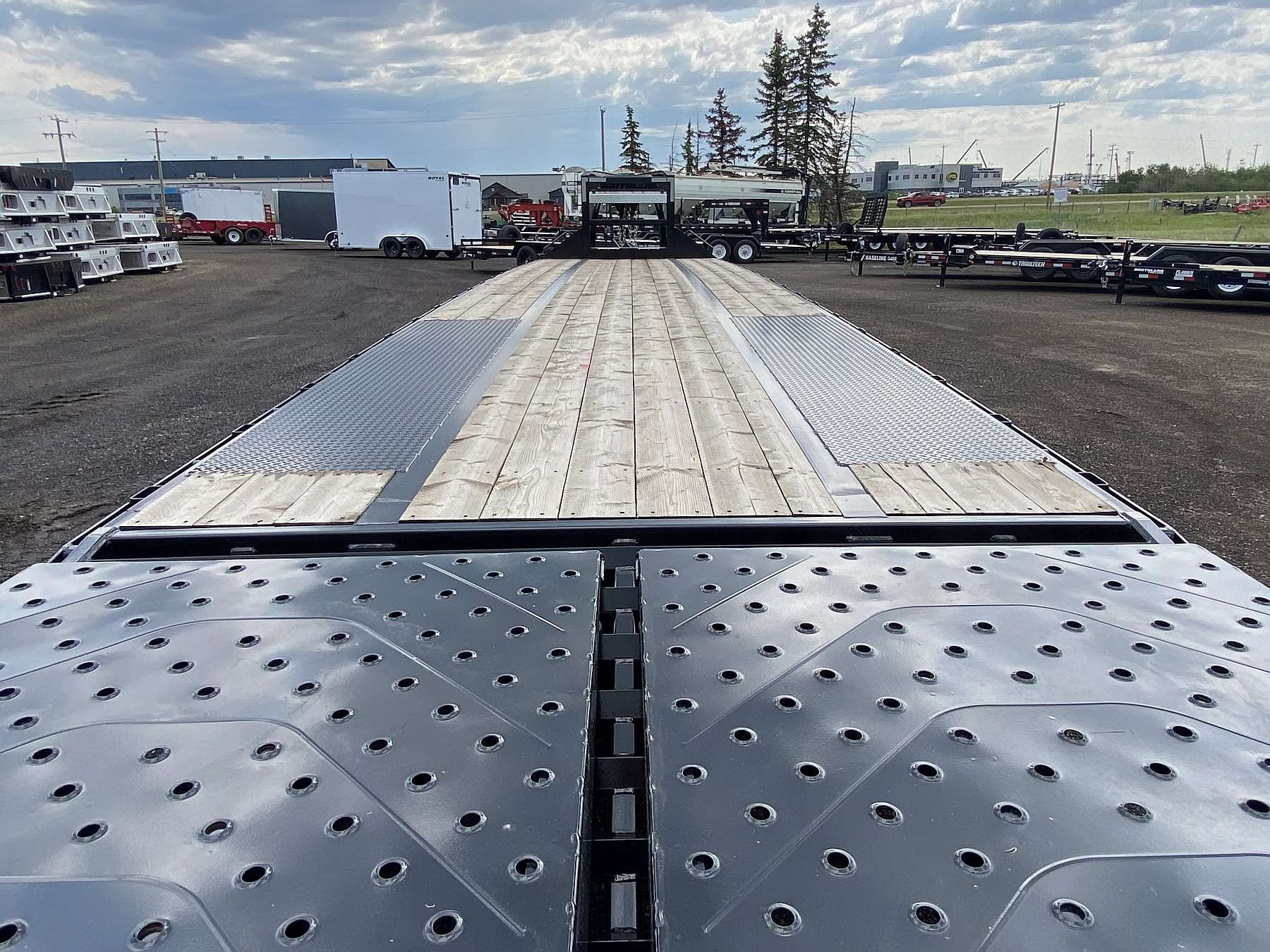 2025 Southland 34' + 6' Gooseneck Trailer