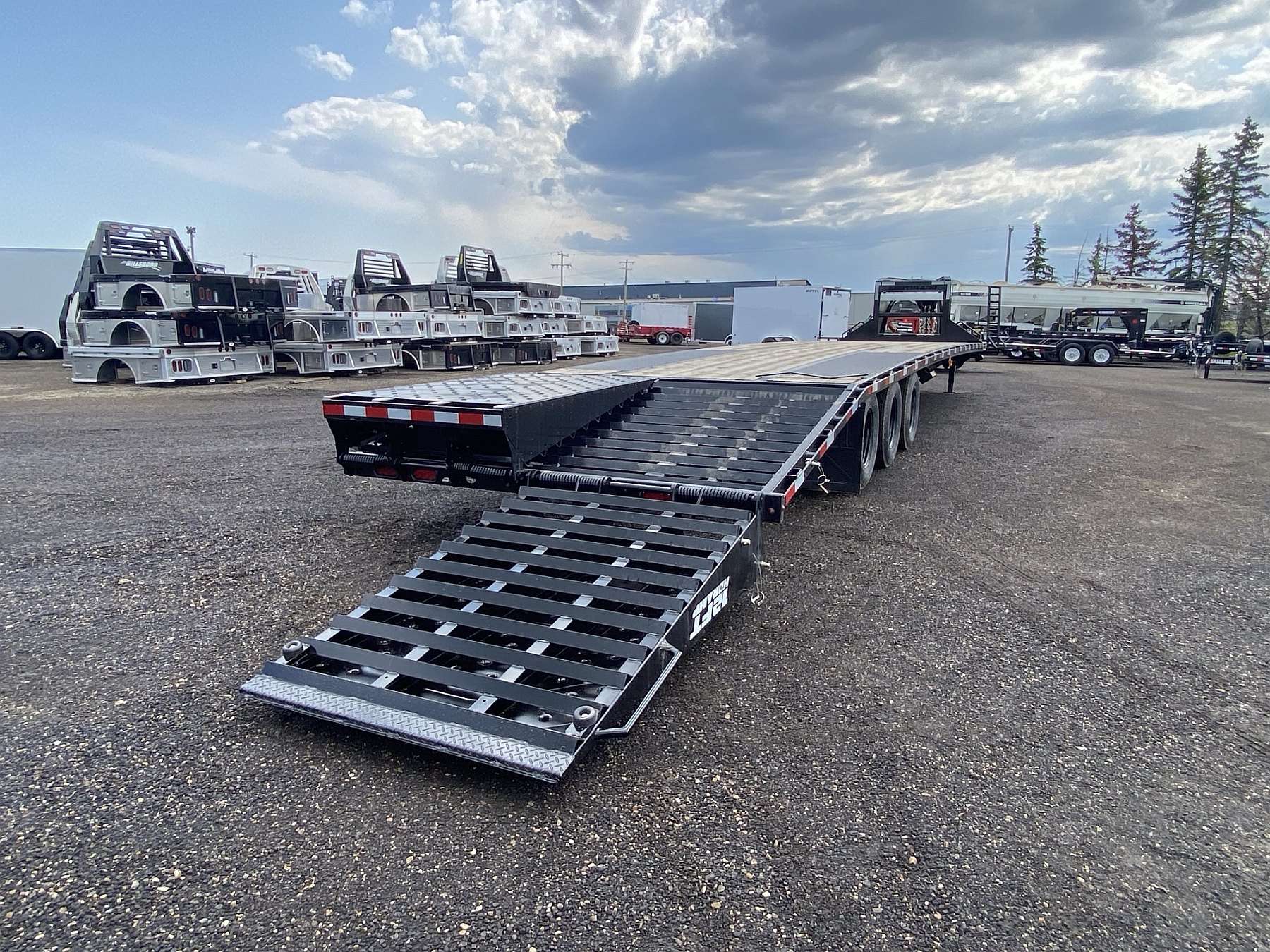 2025 Southland 34' + 6' Gooseneck Trailer