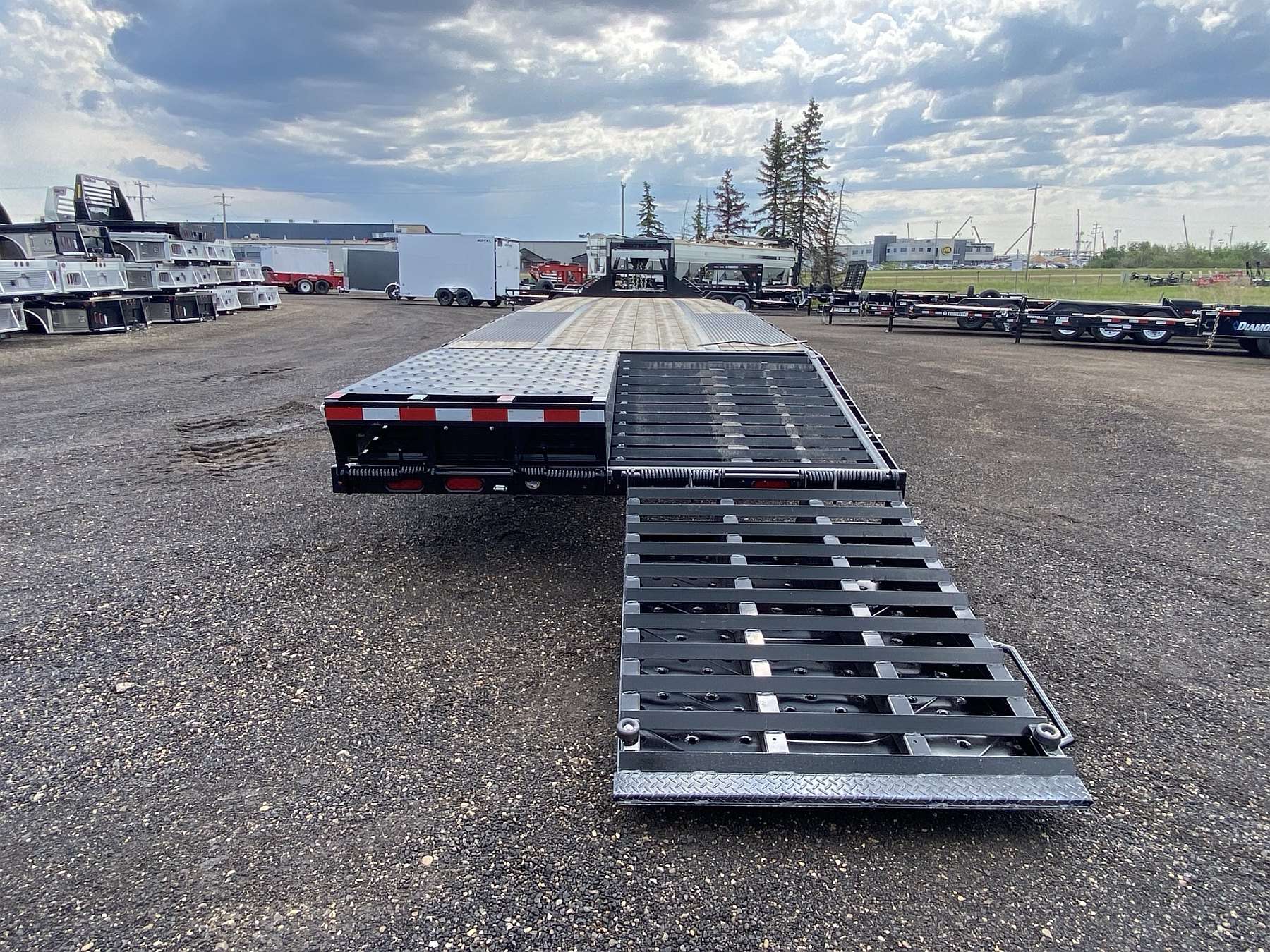 2025 Southland 34' + 6' Gooseneck Trailer