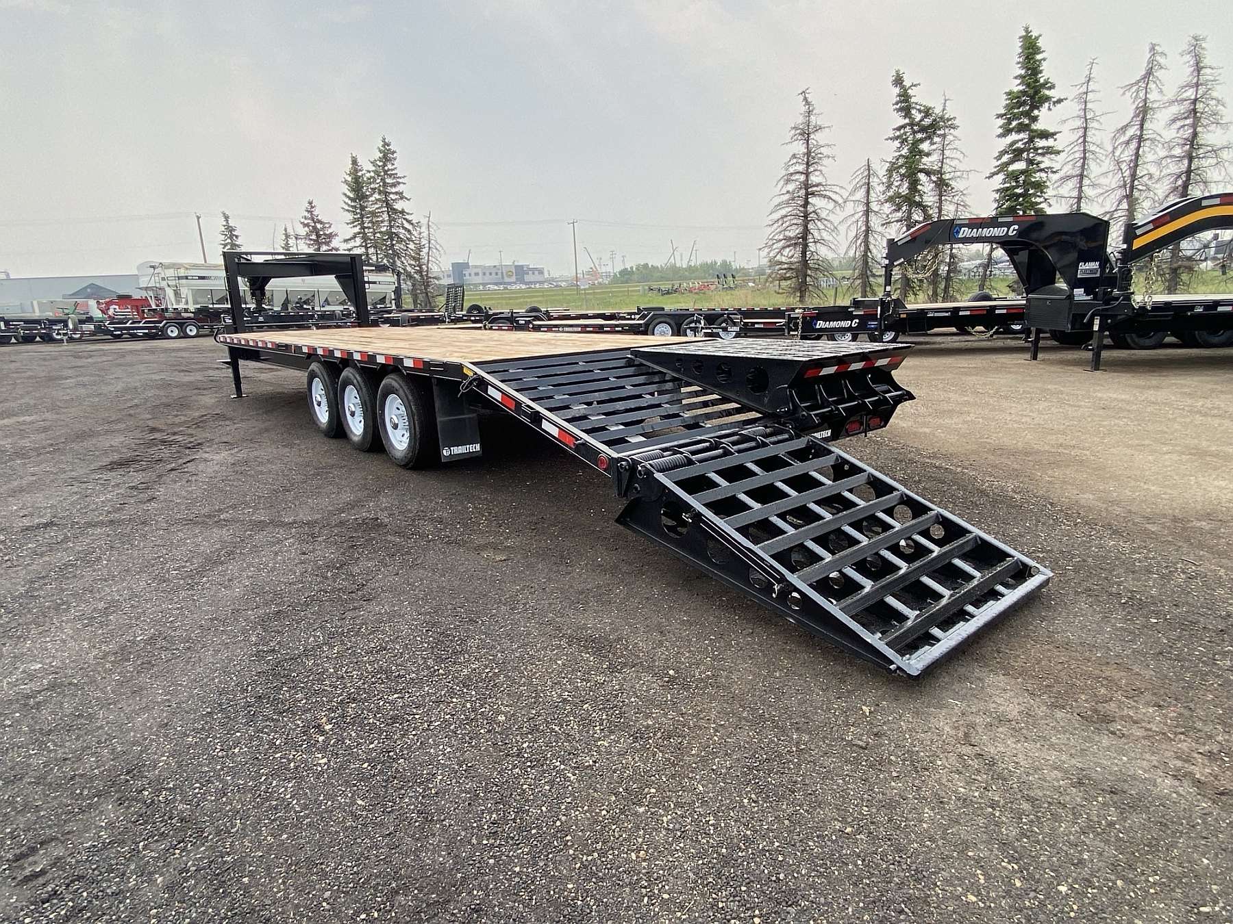 2025 Trailtech 24' Gooseneck Tri Axle Trailer
