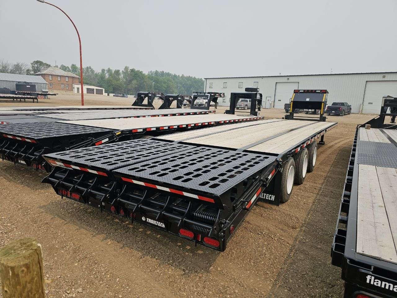 2025 Trailtech TD316 8'6" x 33' GN Beavertail Flat Deck
