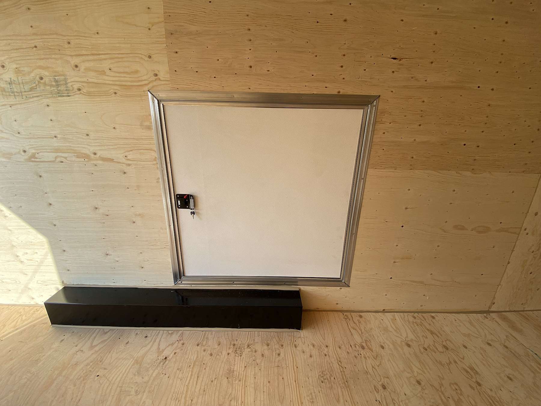 2026 Royal 8'x22' Enclosed Cargo w/ Escape Door