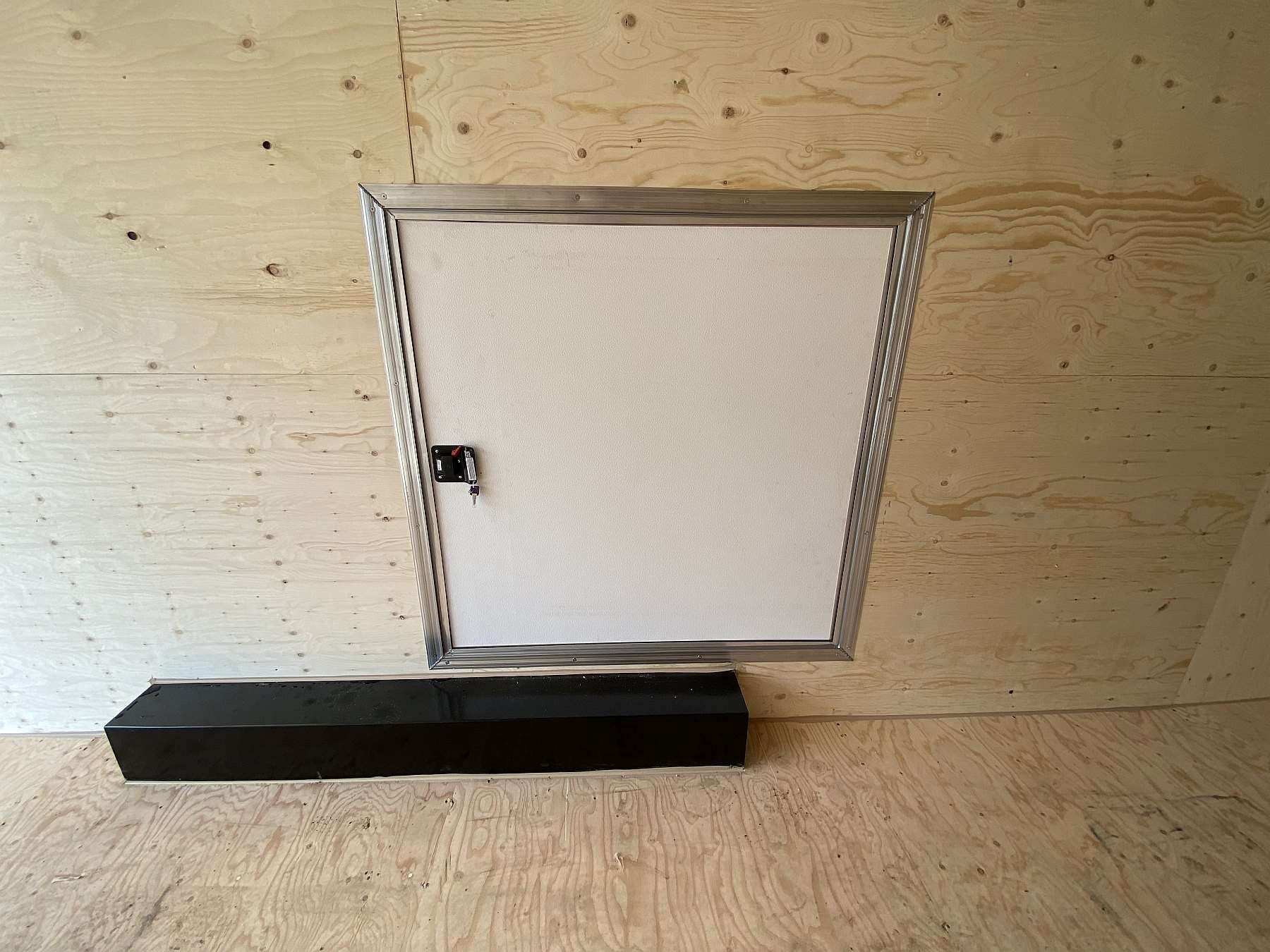 2026 Royal 8'x22' Enclosed Cargo w/ Escape Door