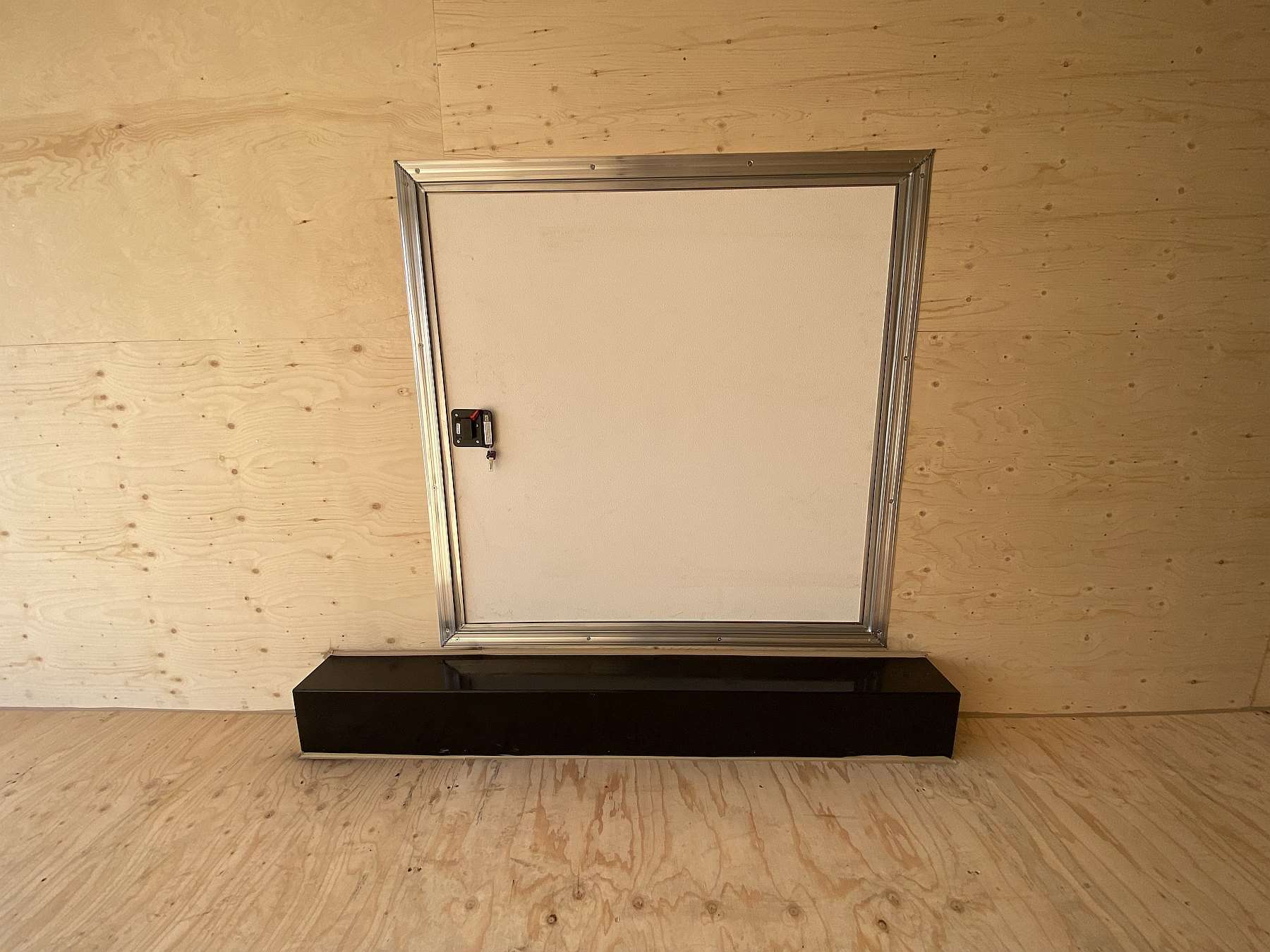 2026 Royal 8'x26' Enclosed Cargo w/ Escape Door