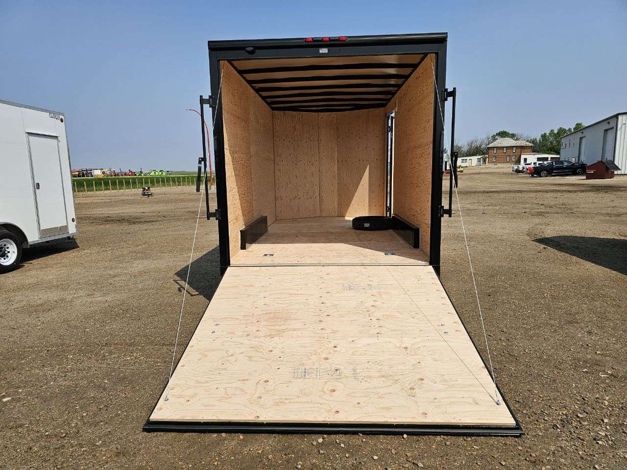 2026 Royal LCH 7'6" x 14' + V-Nose Cargo