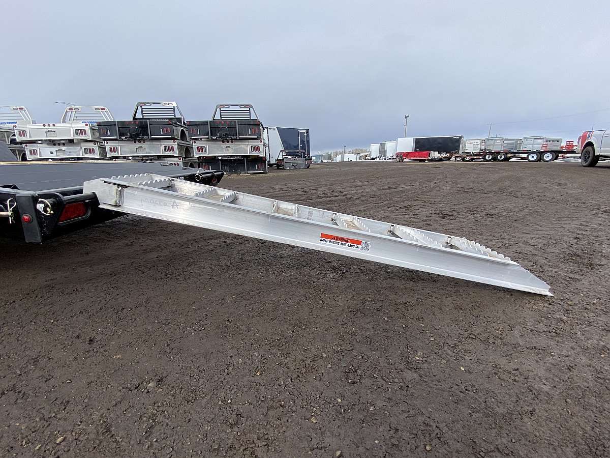2026 Southland 20' Lowboy Trailer w/ Beavertail