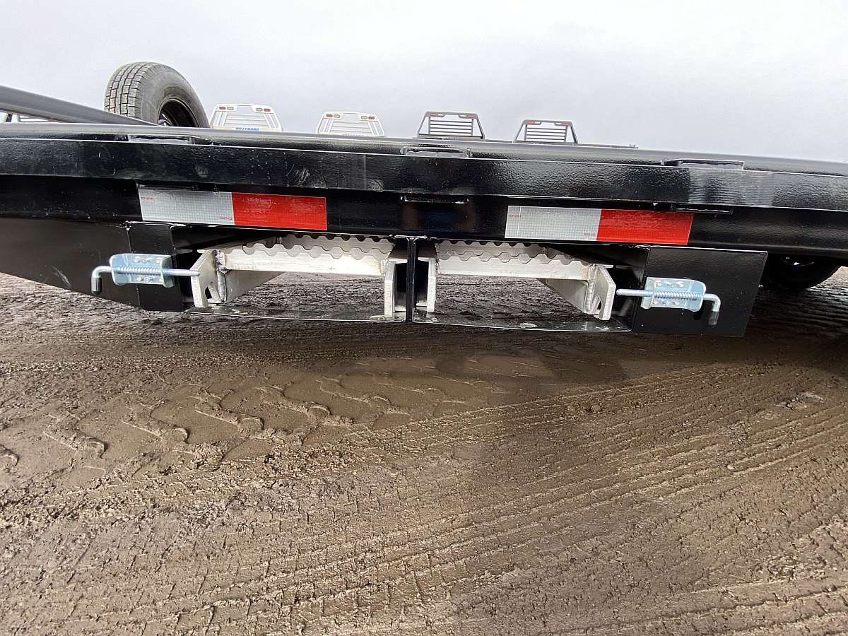 2026 Southland 20' Lowboy Trailer w/ Beavertail