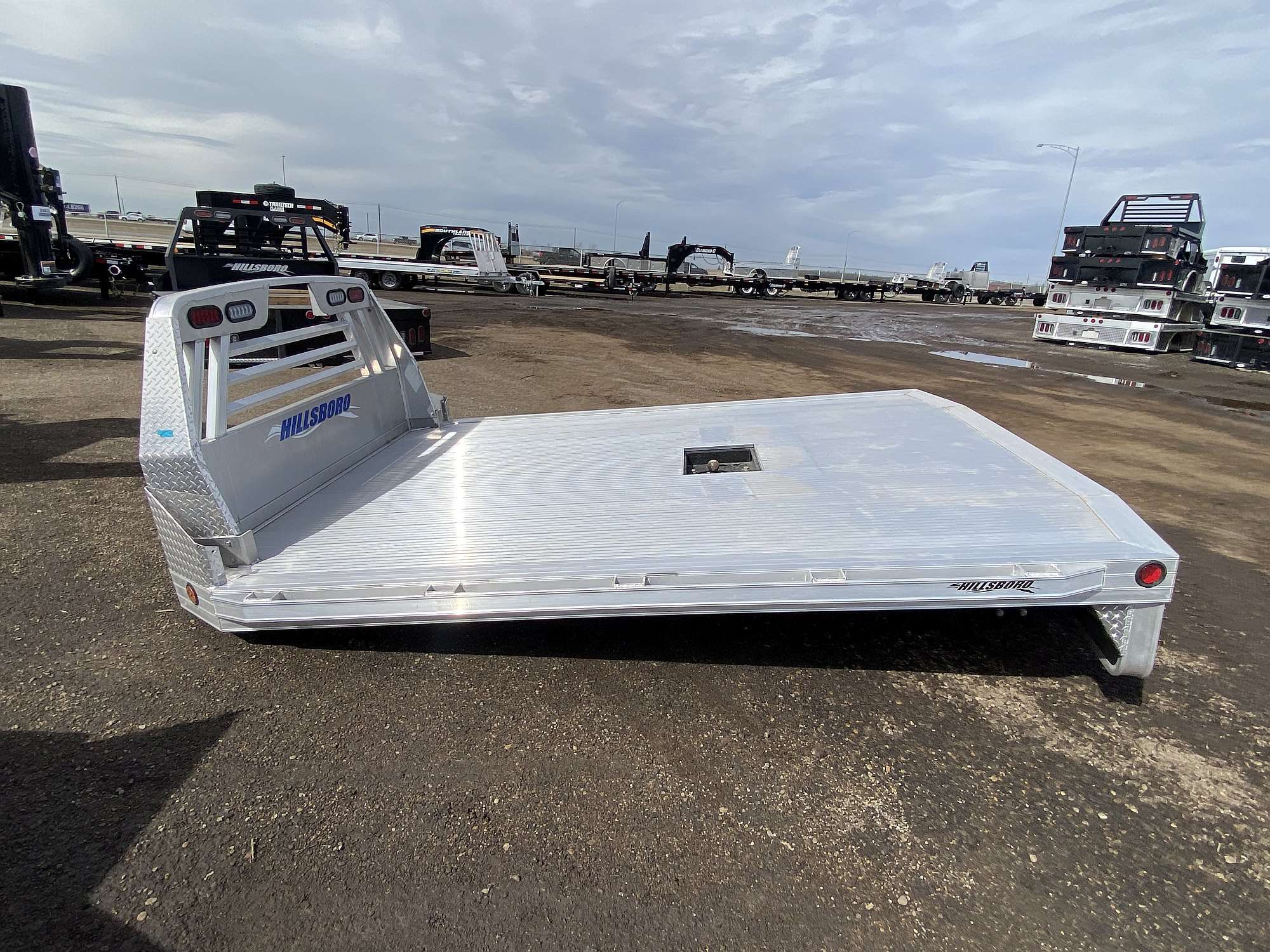 Hillsboro 2500 Series 8'x11' Aluminum Truck Bed