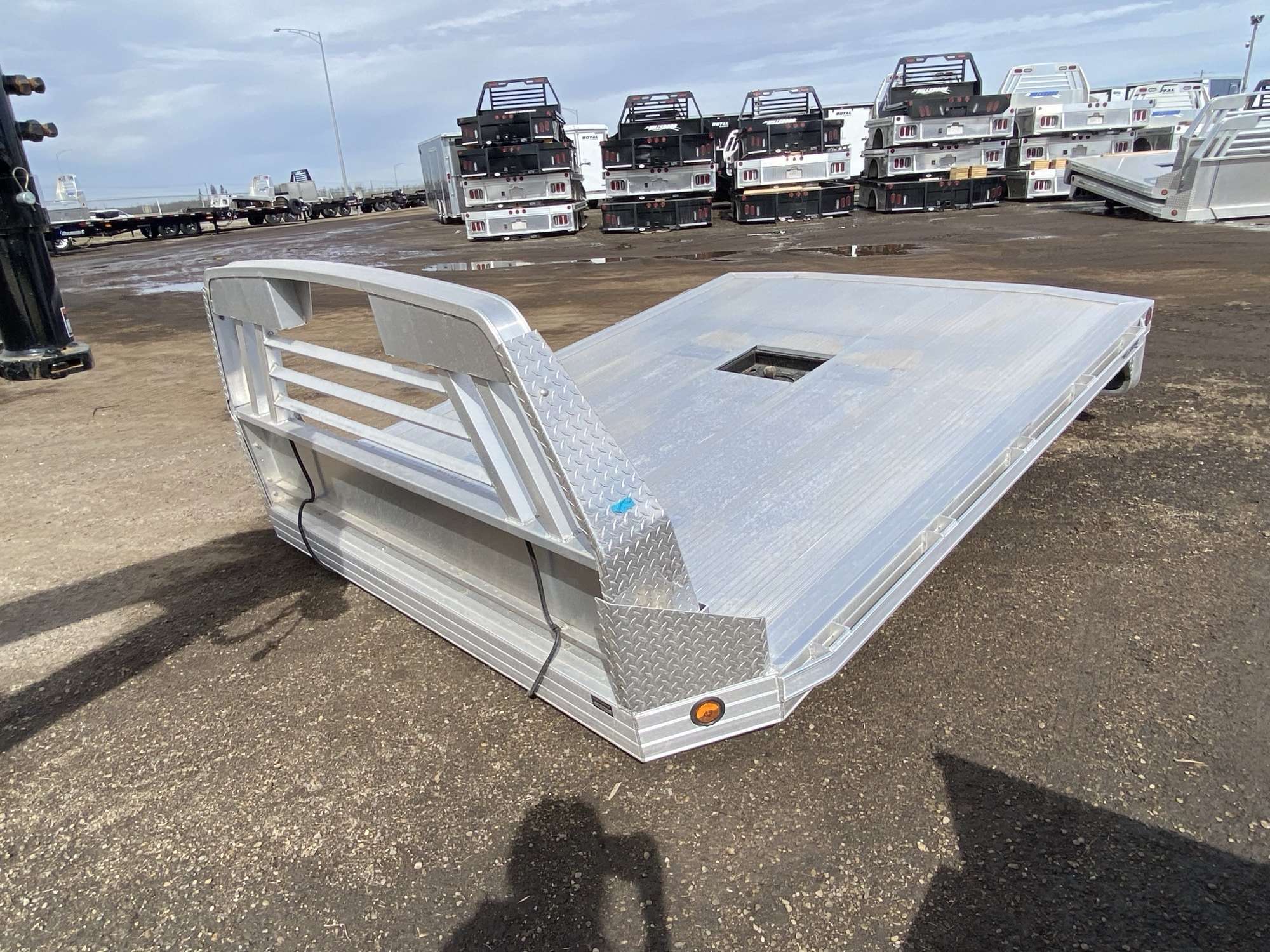 Hillsboro 2500 Series 8'x11' Aluminum Truck Deck