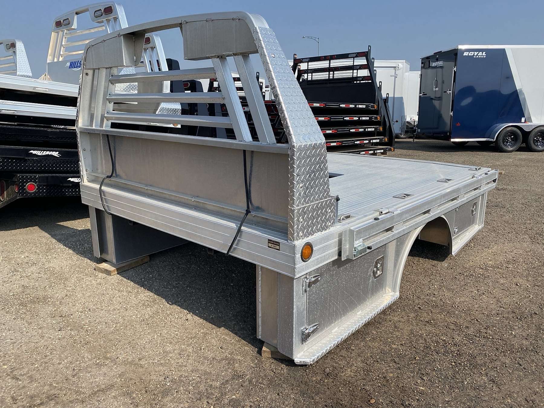 Hillsboro 4000 Series 6.75' x 9' Aluminum Truck Bed