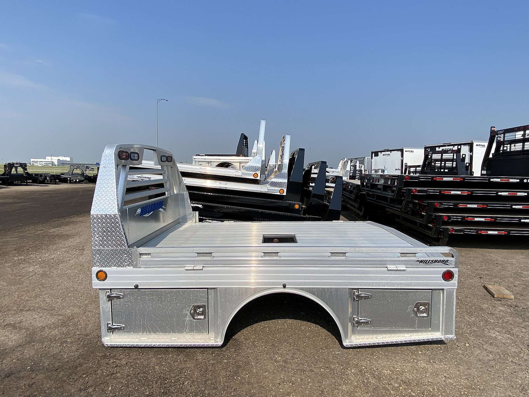 Hillsboro 4000 Series 6.75' x 9' Aluminum Truck Bed