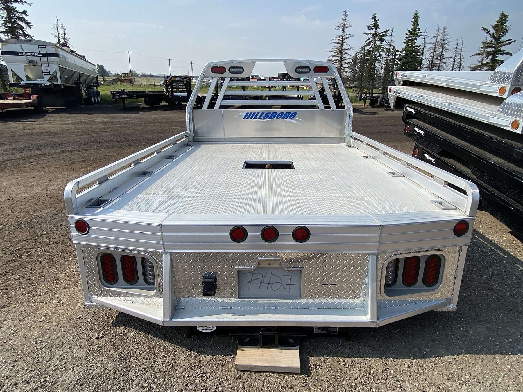 Hillsboro 4000 Series 6.75' x 9' Aluminum Truck Bed