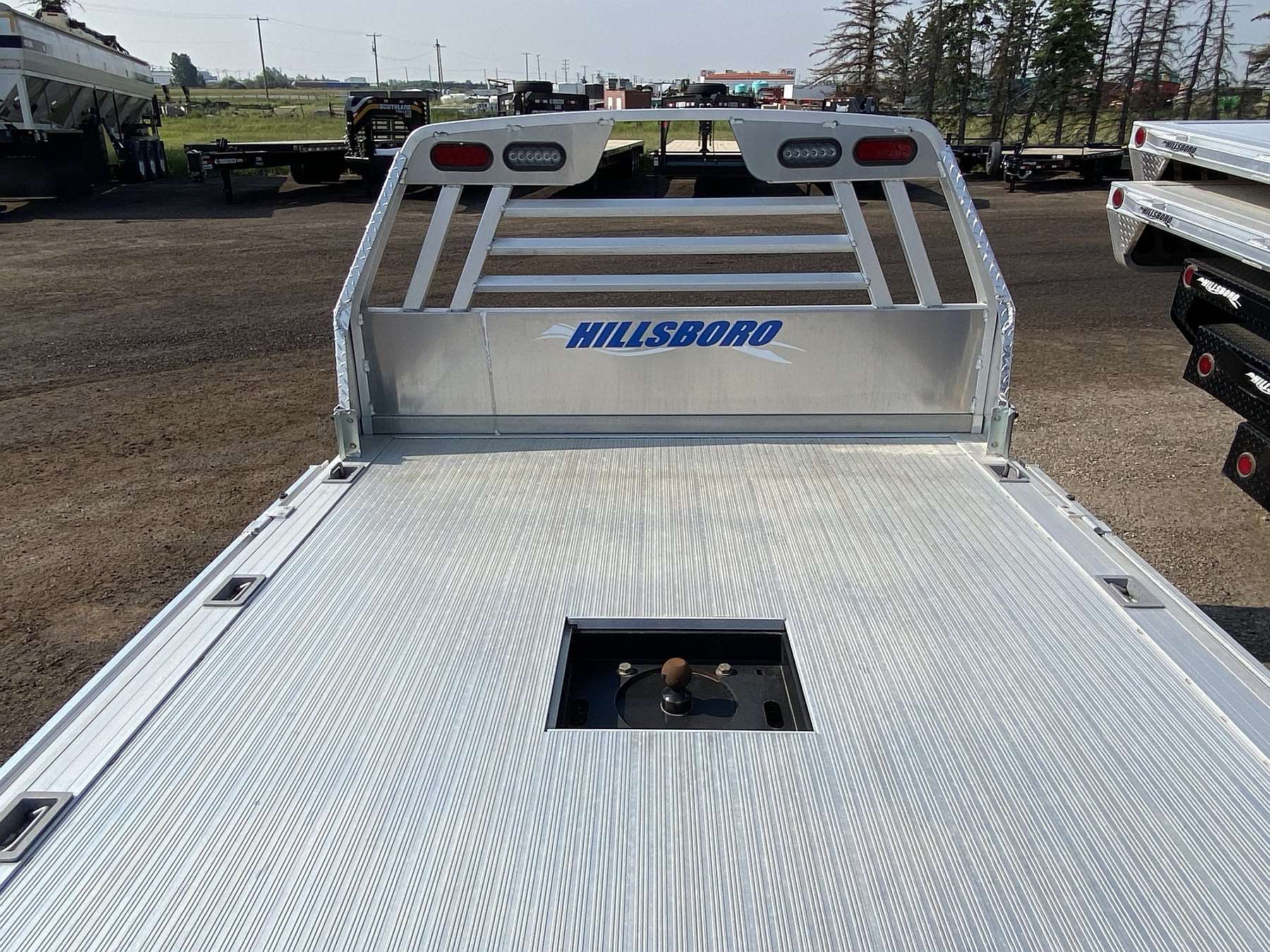Hillsboro 4000 Series 6.75' x 9' Aluminum Truck Bed