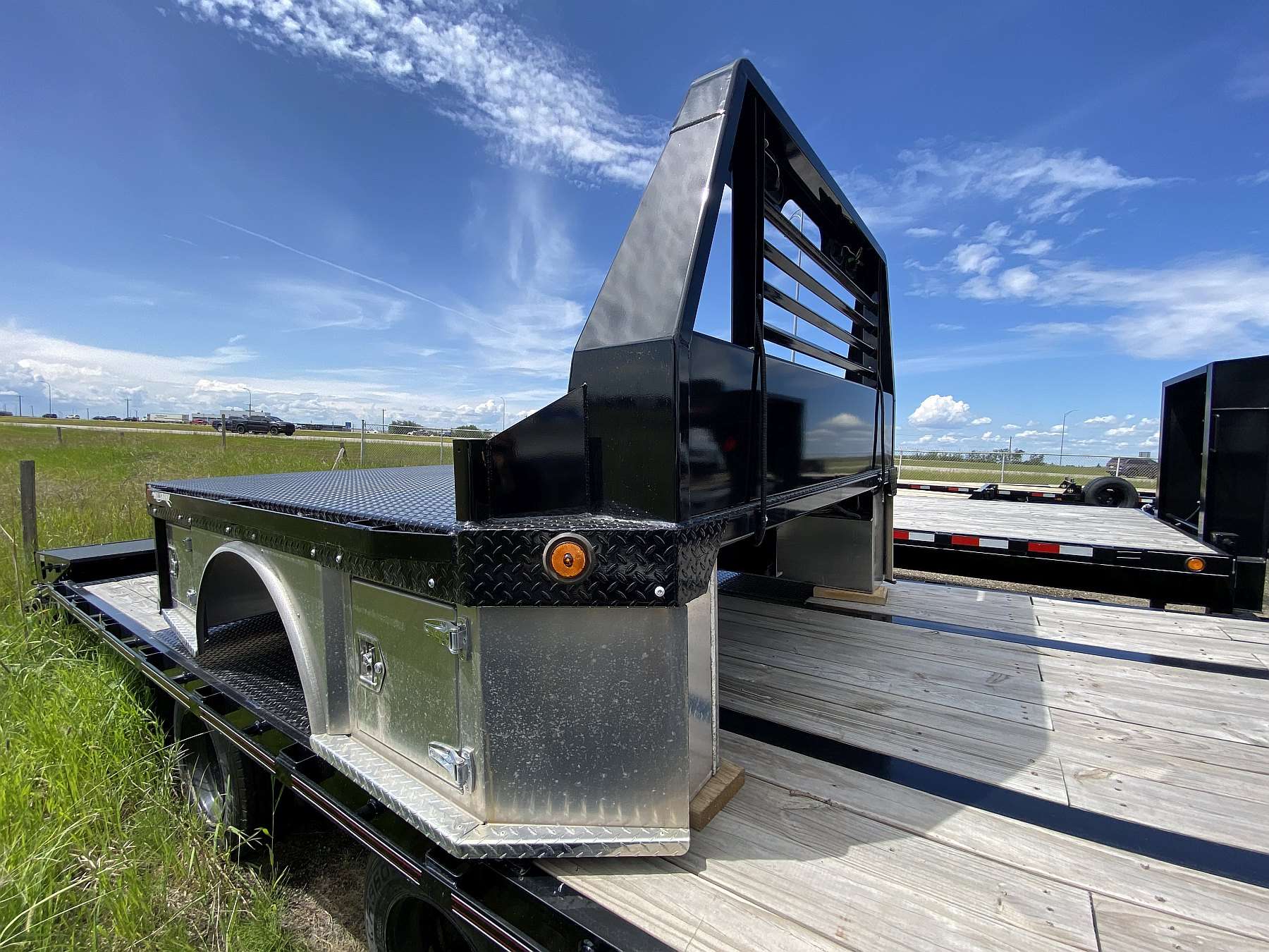 Hillsboro 500 Series 8'x8.5' Hybrid Truck Bed