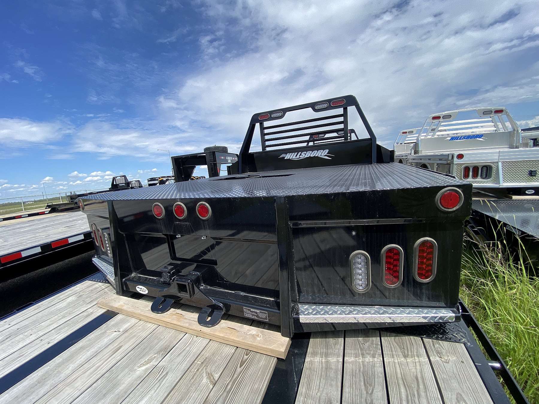 Hillsboro 500 Series 8'x8.5' Hybrid Truck Bed