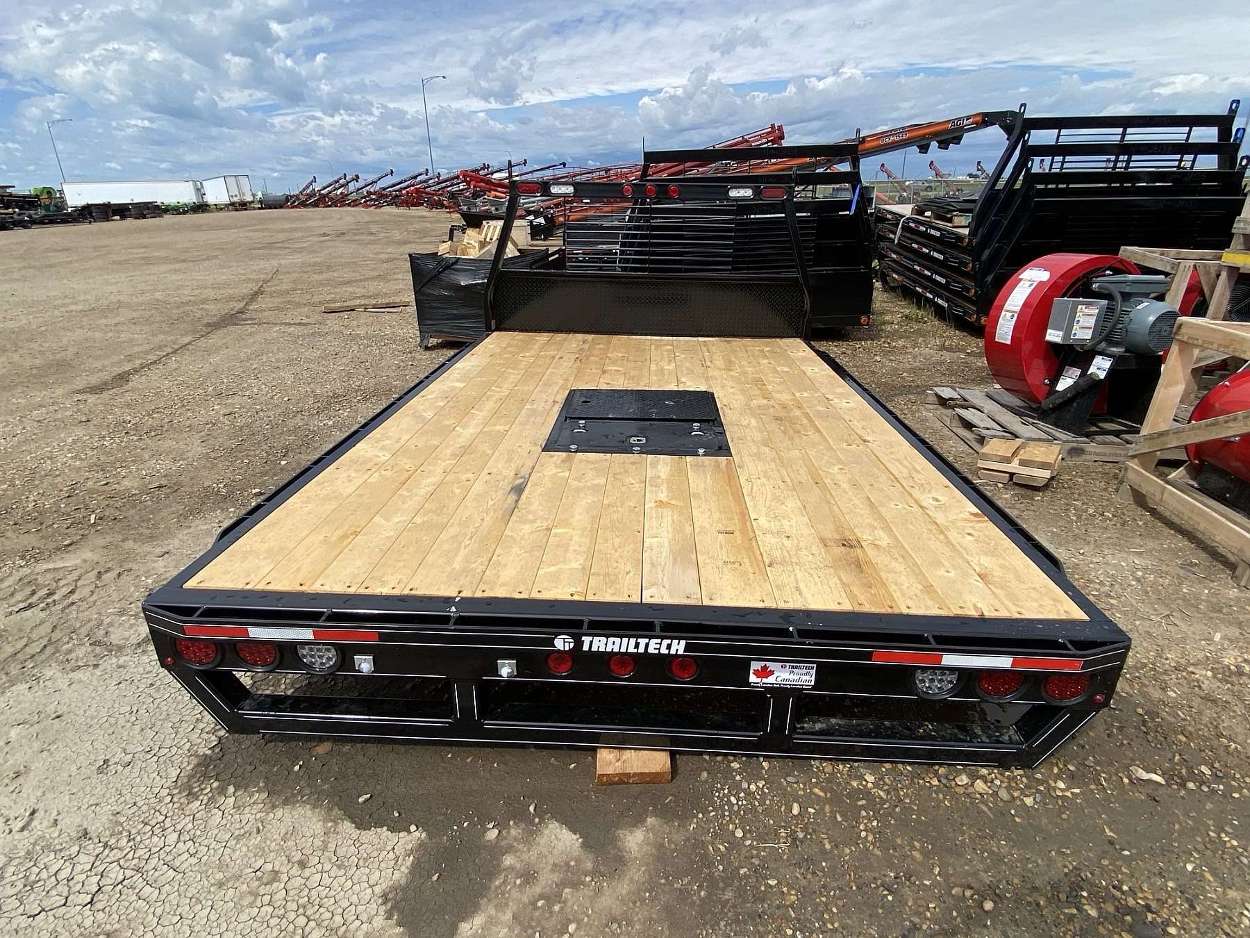 Trailtech 8'x11' Truck Deck w/ Flip Over 5th Wheel Option