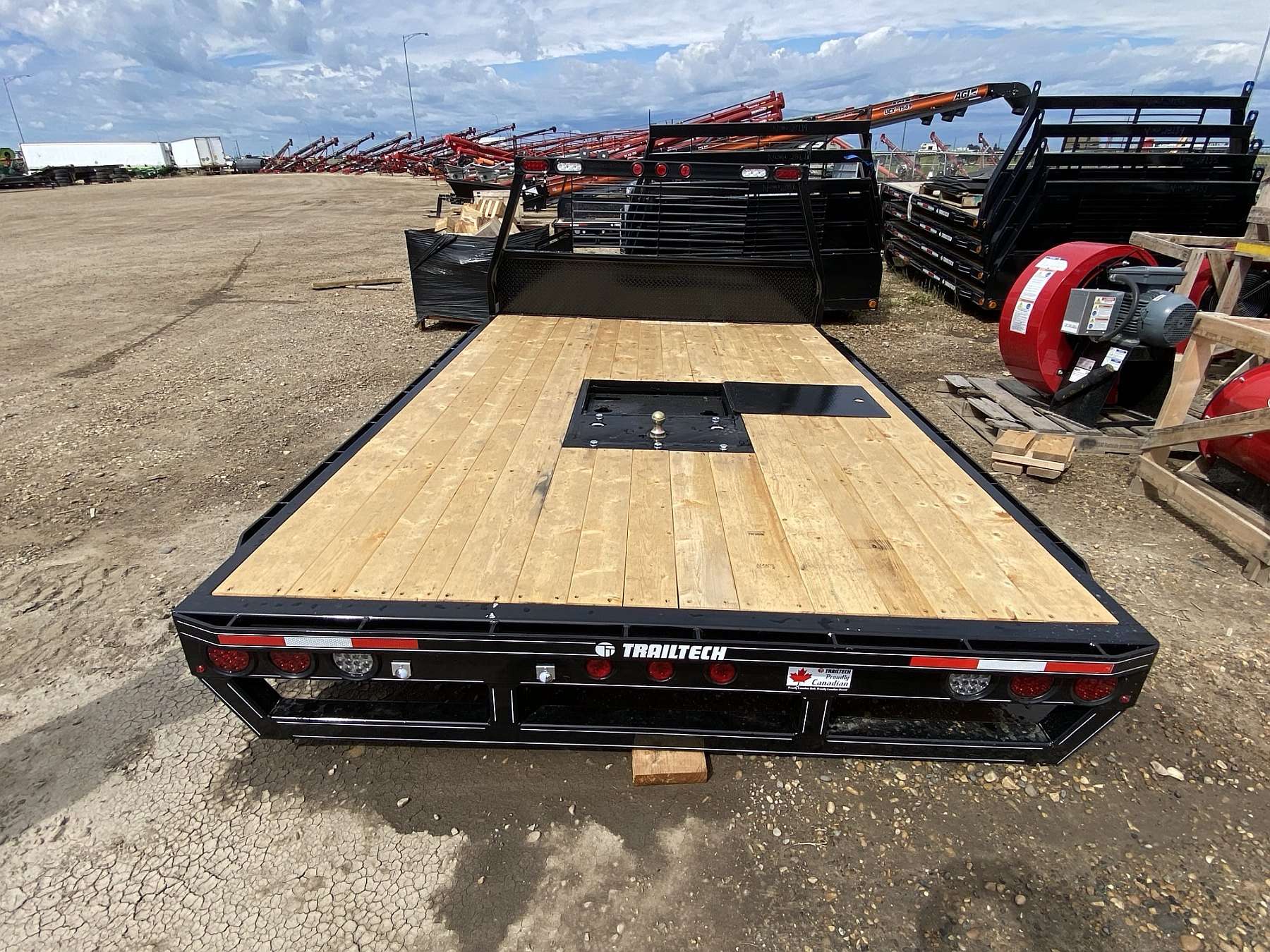 Trailtech 8'x11' Truck Deck w/ Flip Over 5th Wheel Option