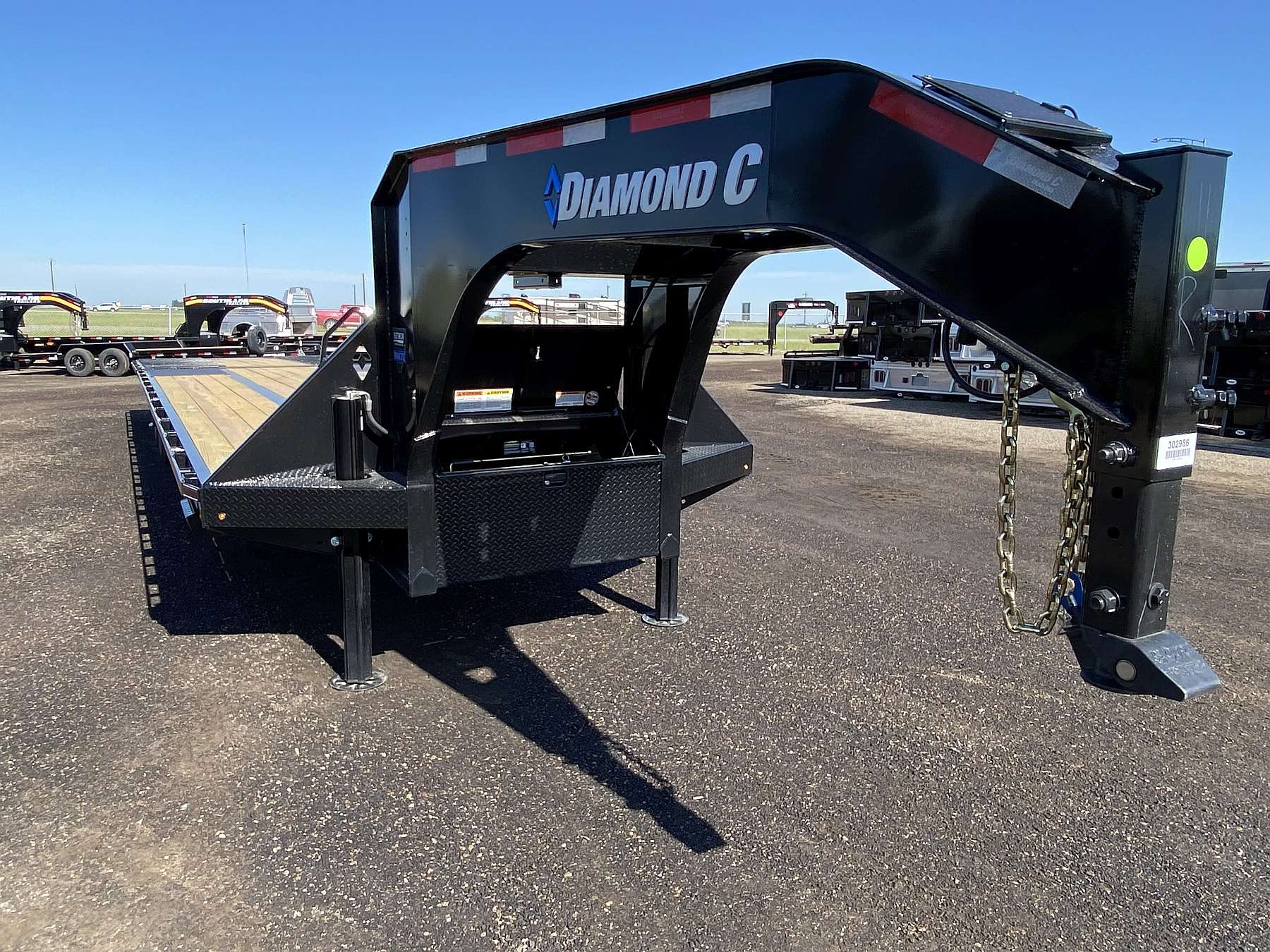 2025 Diamond C 35' Hydraulic Dovetail Gooseneck Trailer